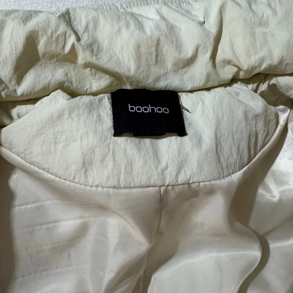 Boohoo Women's Cream Puffer Jacket - Picture 7 of 13